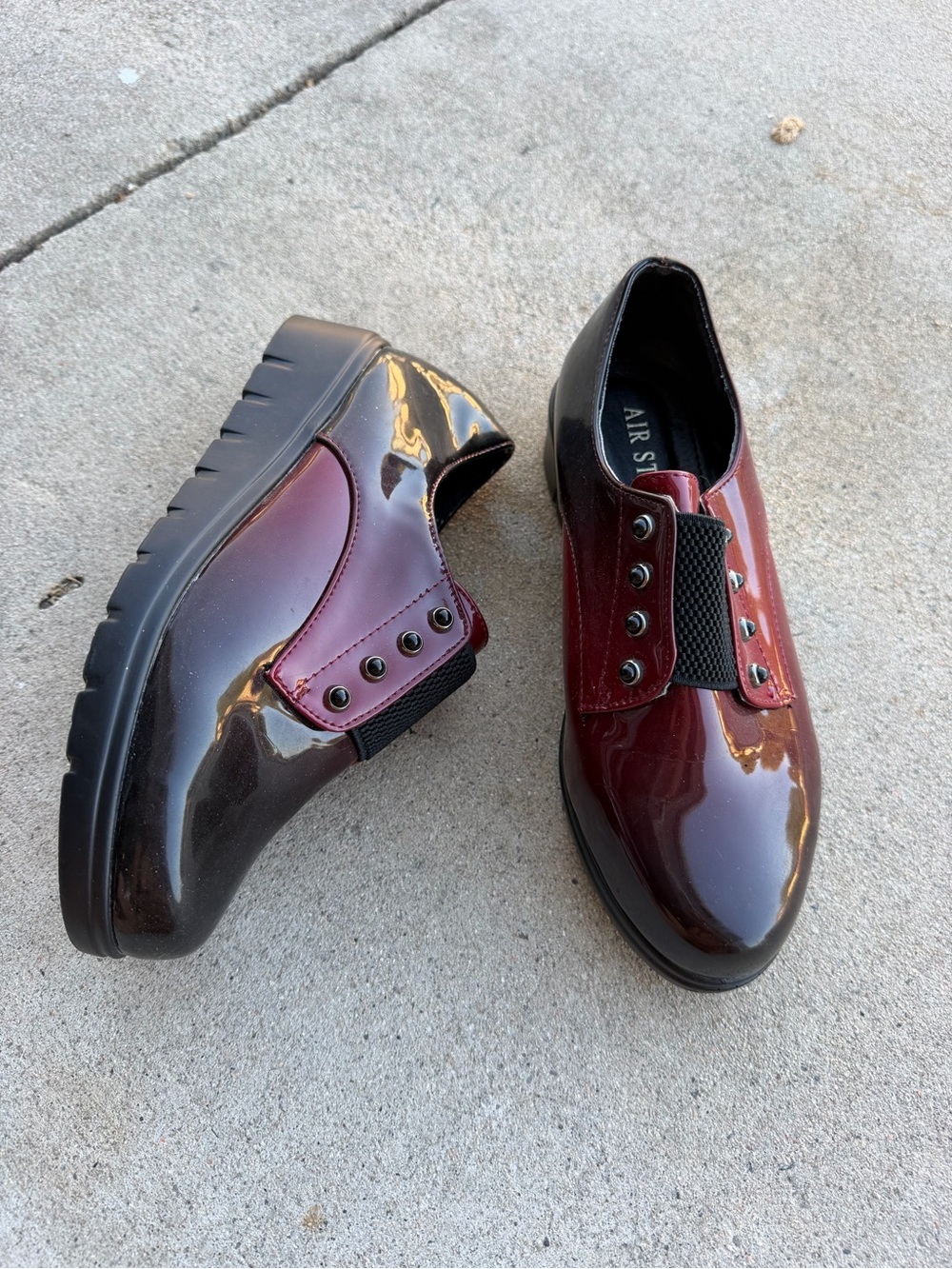 Women Patent Leather Platform Oxfords in Burgundy/Black